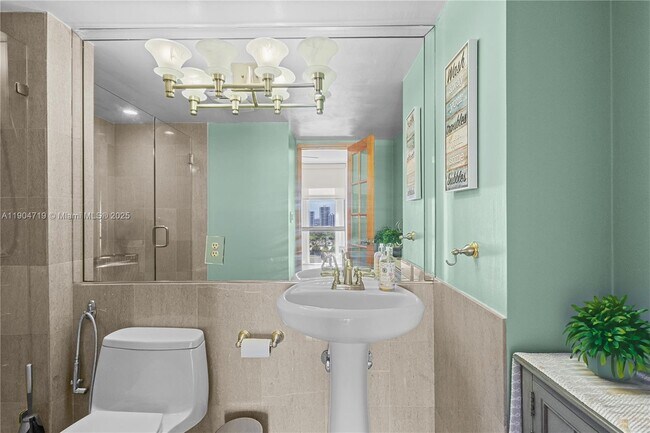 Building Photo - 3675 N Country Club Dr