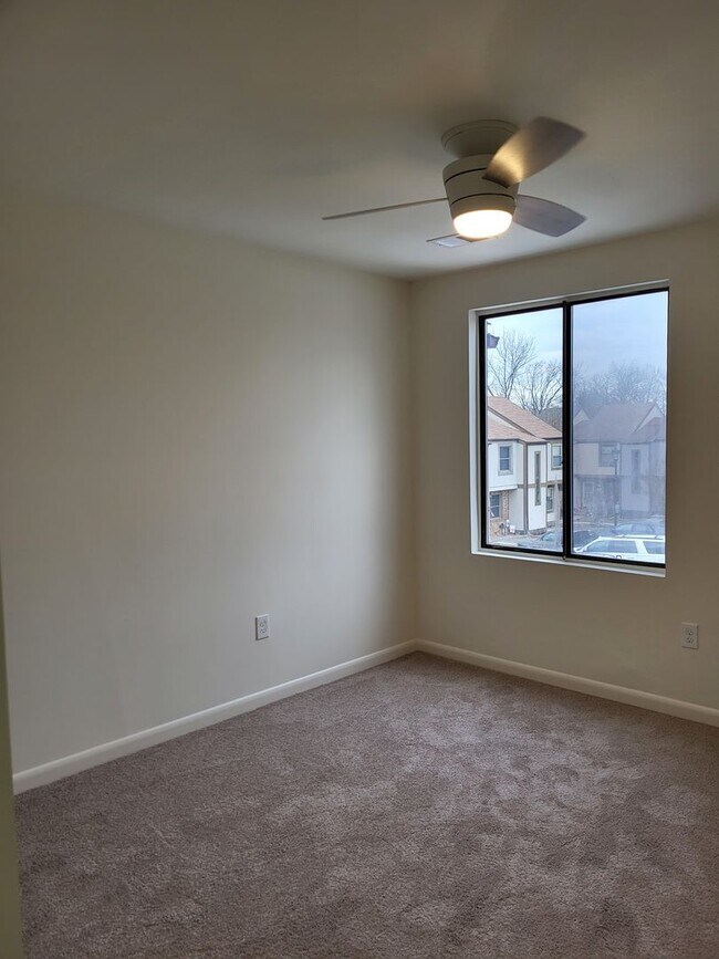 Building Photo - RENOVATED 3 Bedroom Community Treasure!