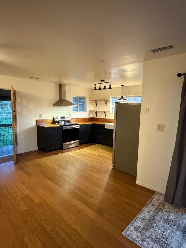 Building Photo - 11100 La Honda Rd