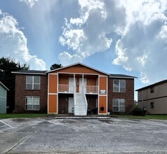 Building Photo - Move-In Special!!!