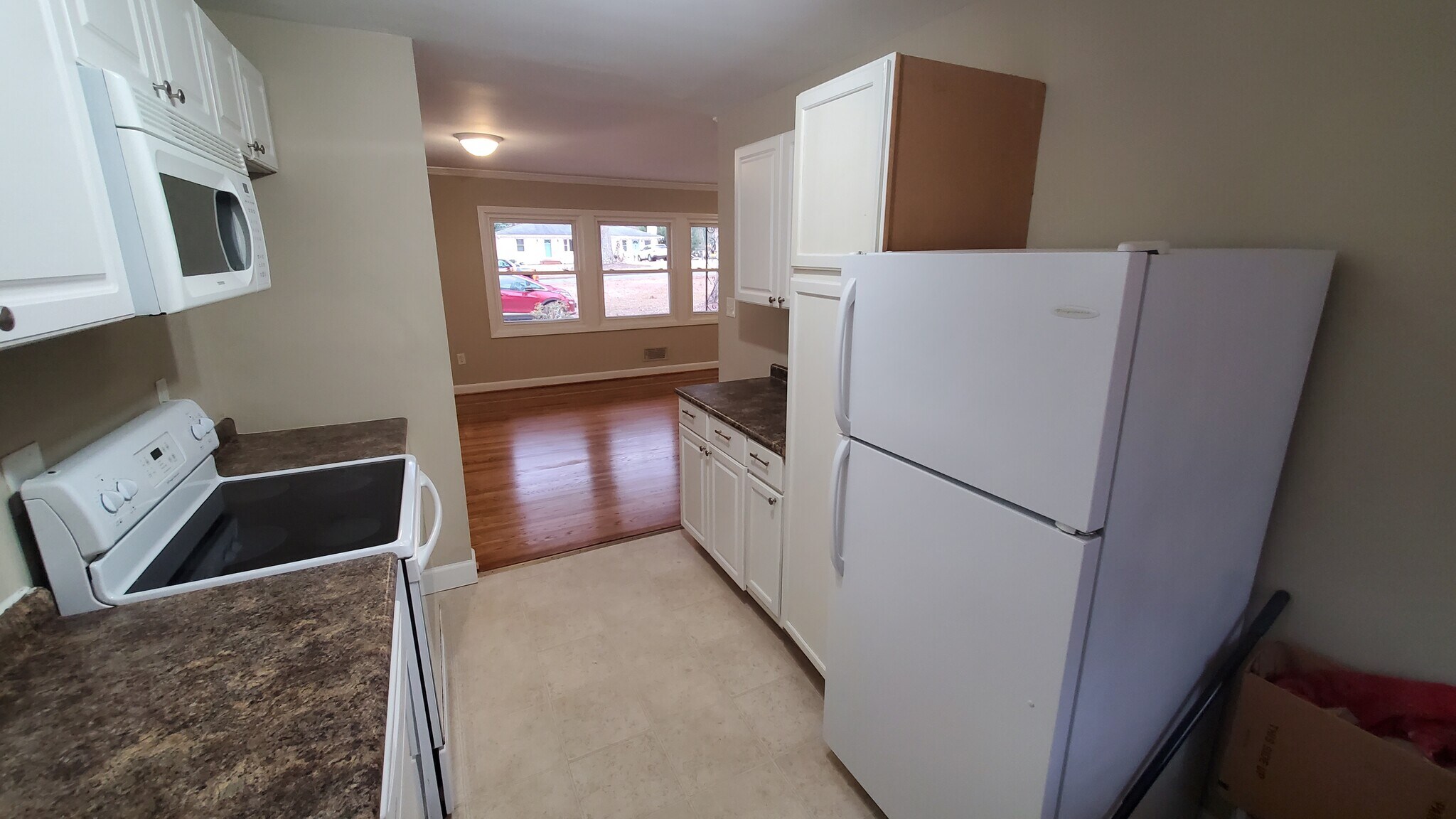 Kitchen looking into living room - 1225 Southerlund Rd