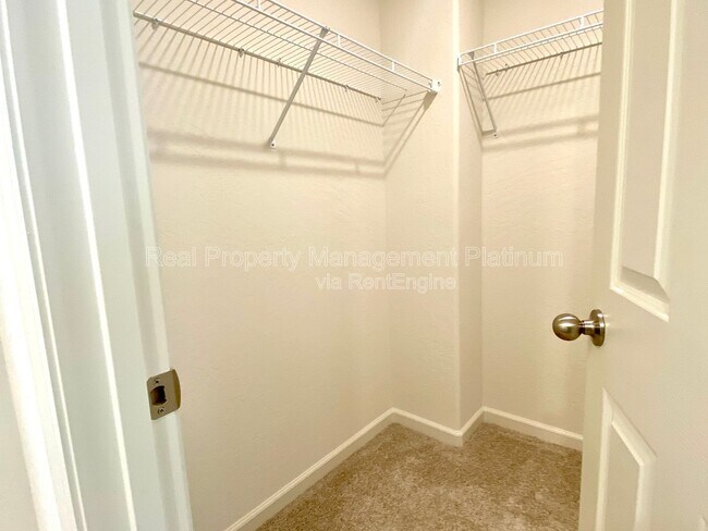 Building Photo - 2273 N Raleigh Dr