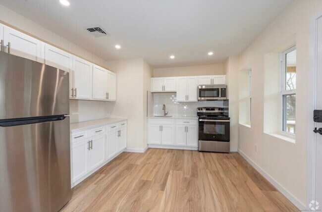 Building Photo - 141 Bridge St