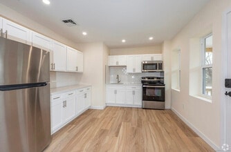 Building Photo - 141 Bridge St