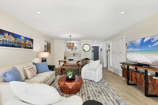 Building Photo - 500 S Washington Dr