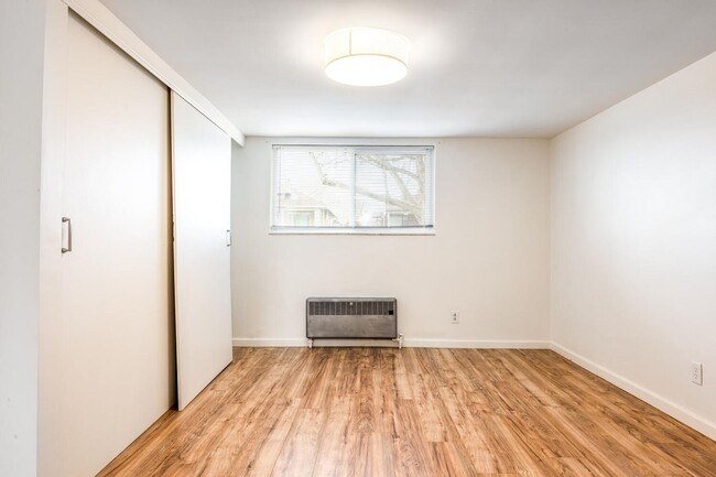 Building Photo - Bright and Spacious Apartment near Liberty...