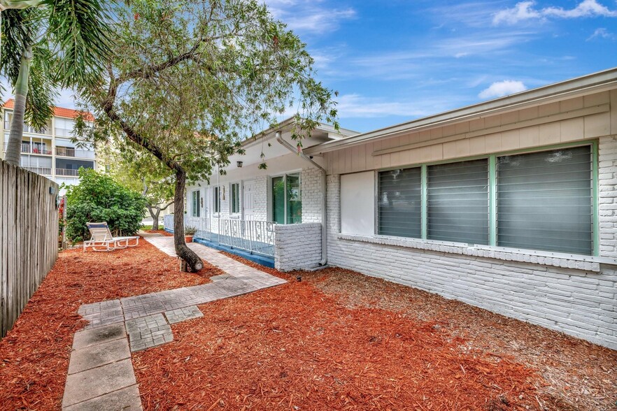 Side Porch entry - 4644 Poinciana St