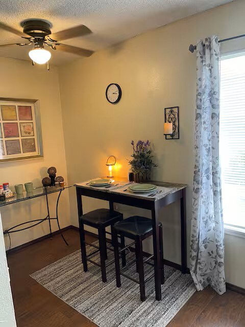 Building Photo - 1030 SE Main St