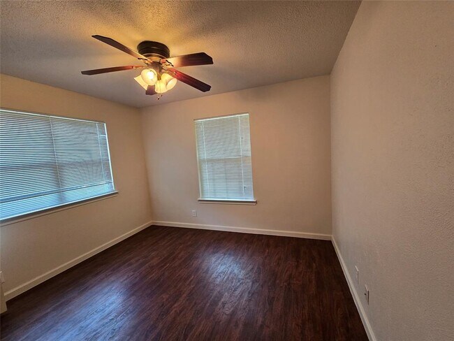 Building Photo - 613 Wagon Wheel Dr
