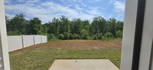 Building Photo - **** READY TO MOVE IN NOW ****