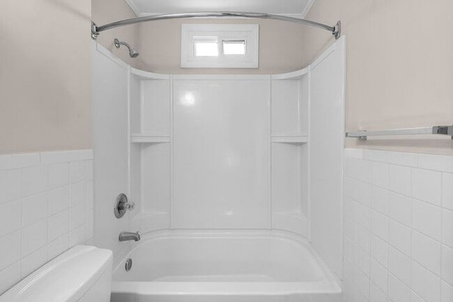 Building Photo - Gorgeous 2BR/1BA Duplex near Selwyn and Park Rd Hotspots!