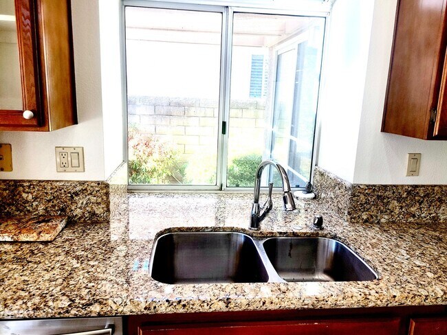 Building Photo - GOLF COURSE VIEW HOME AT THE COLONY - 55 P...