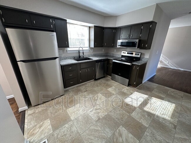 Building Photo - 517 Brunswick Dr