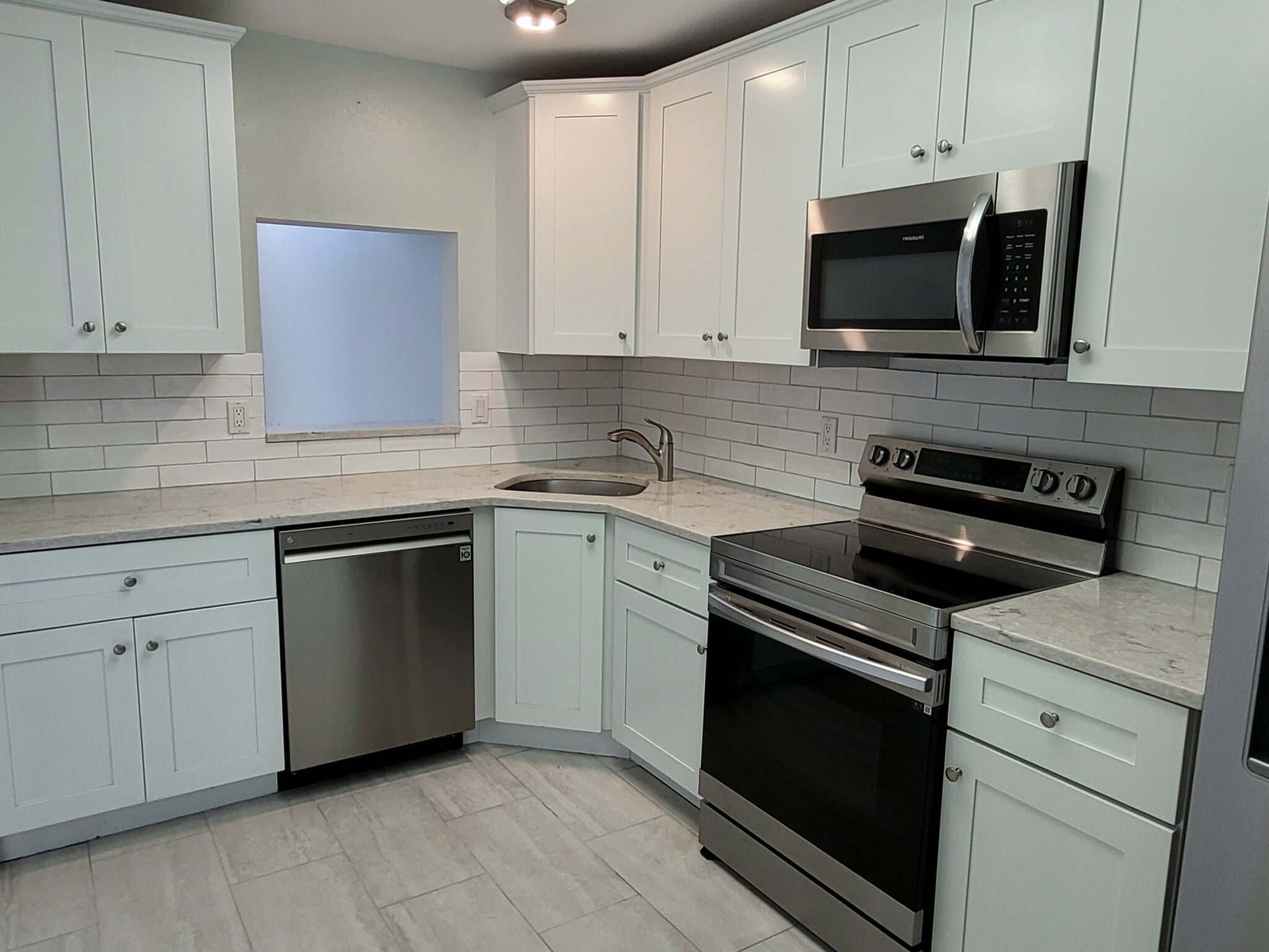 Building Photo - 729 Capri Isles Blvd