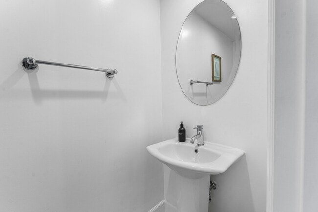 Building Photo - 480 Hibiscus St
