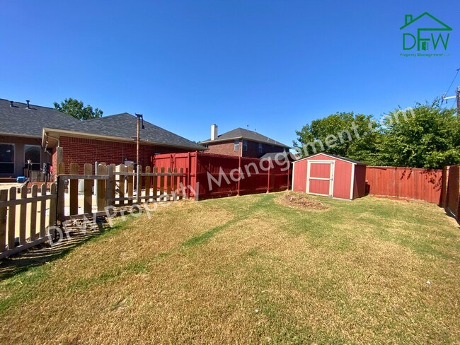 Building Photo - 2502 Chapel Hill Dr