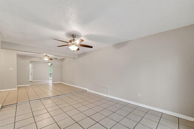 Building Photo - 4326 Howcher St