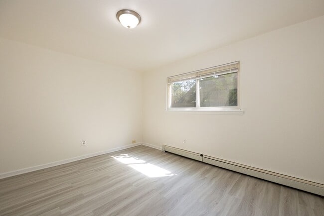 Building Photo - 22330 W Warren Ave