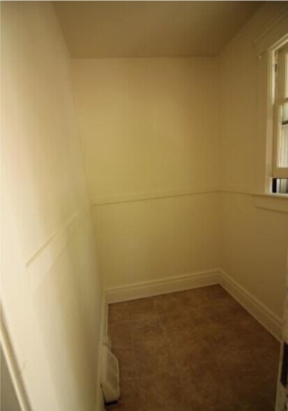 Storage - 523 S 4th Ave