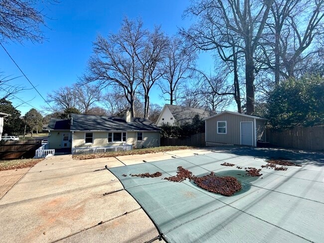 Building Photo - 900 Stanfield Dr