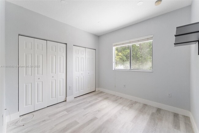 Building Photo - 379 NE 31st Ave