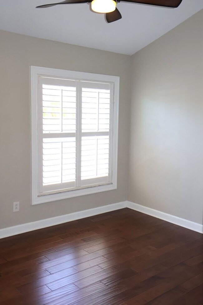 Building Photo - 4 bed, 2 bath pool home in Citrus Park