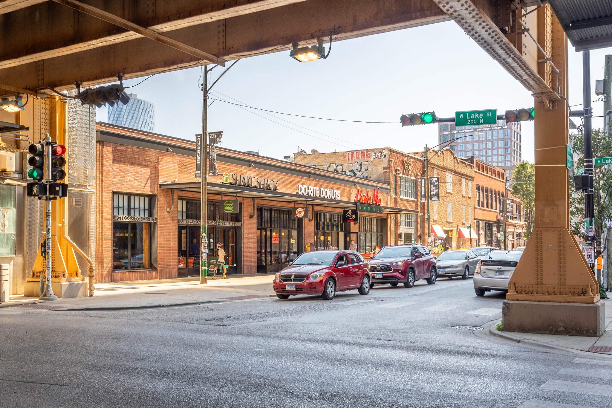 Building Photo - 1008 W Lake St