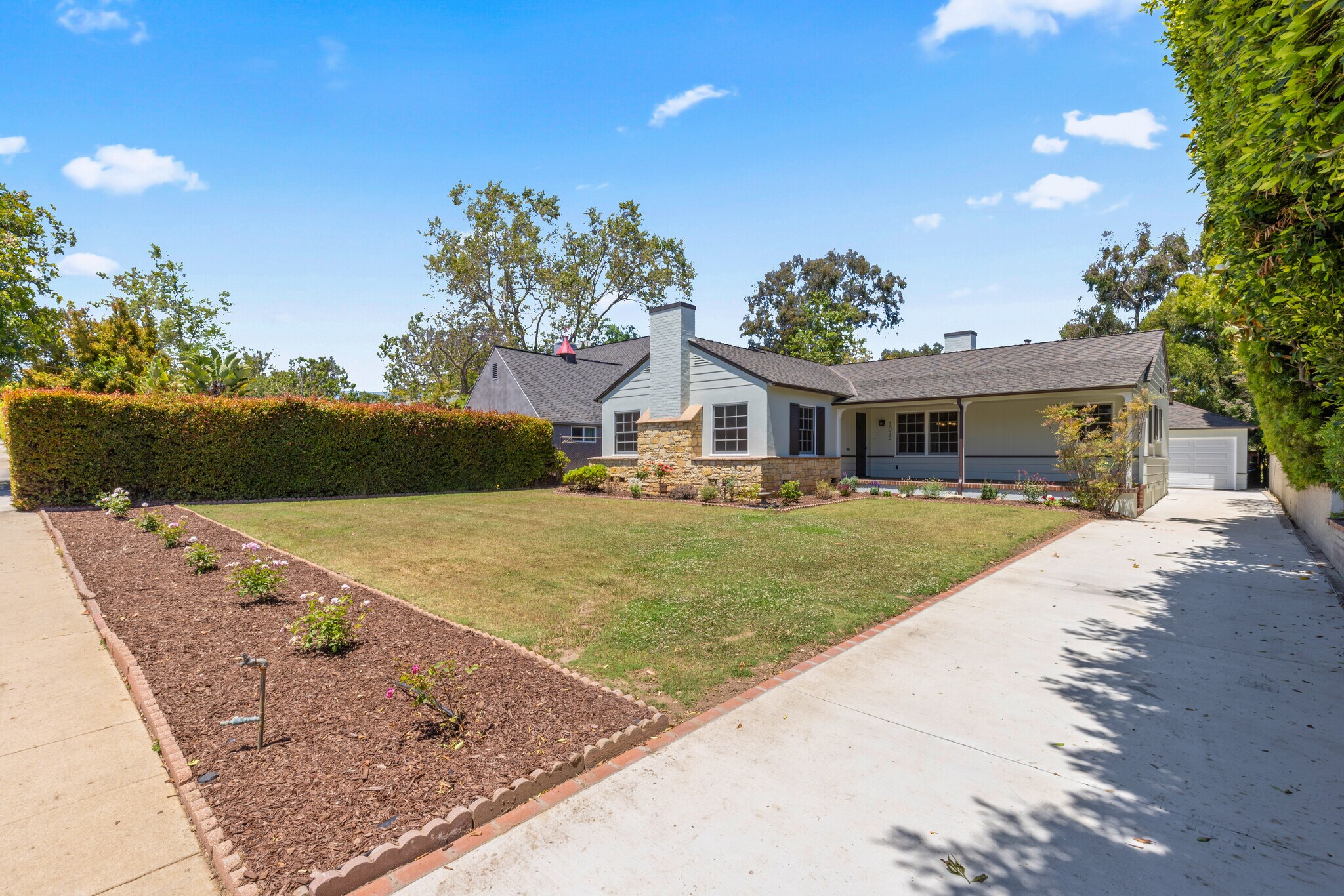 Building Photo - 1032 S Carmelina Ave