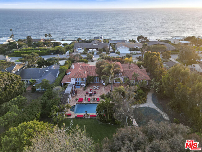 Building Photo - 7332 Birdview Ave