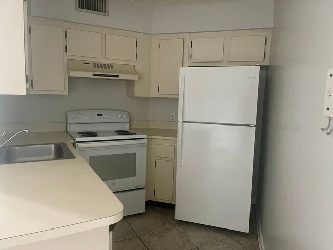 Building Photo - 3564 Southpointe Dr