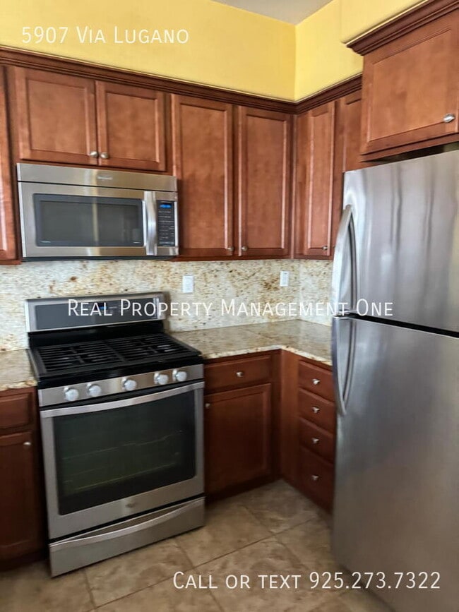 Building Photo - 5907 Via Lugano