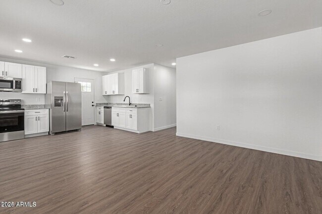 Building Photo - 113 N 88th Pl