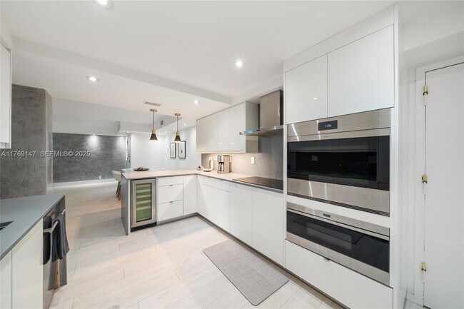 Building Photo - 1111 Crandon Blvd