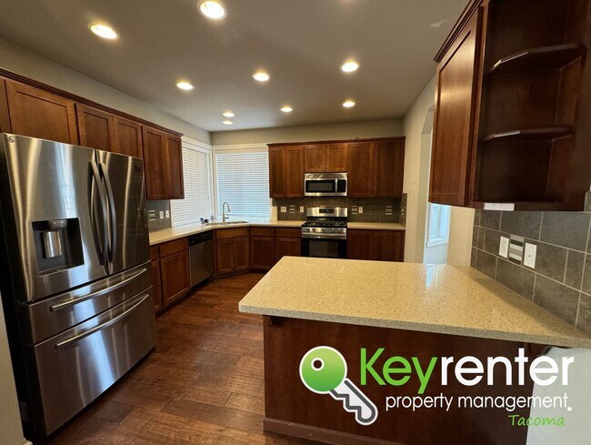 Building Photo - Unique Parkland 4 Bedroom 3 Bath Spacious ...