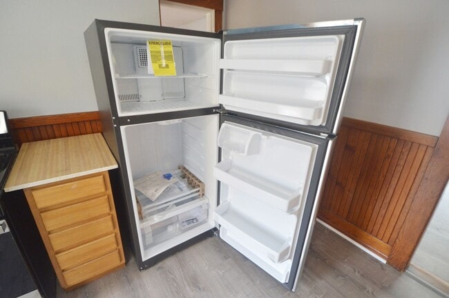 Building Photo - 38 Cascade St