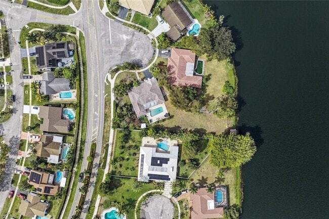 Building Photo - 16770 Lakeview Ct