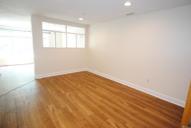 Building Photo - 1 Maple Ridge Dr