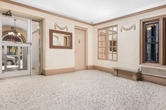 Building Photo - 403 Audubon Ave