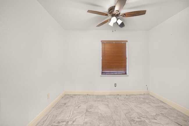 Building Photo - 5609 Hollow Pines Dr