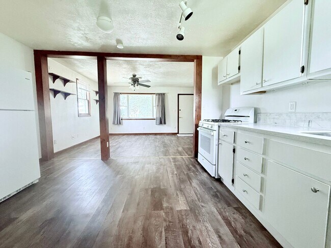 Building Photo - 3-Bed House in Waterloo