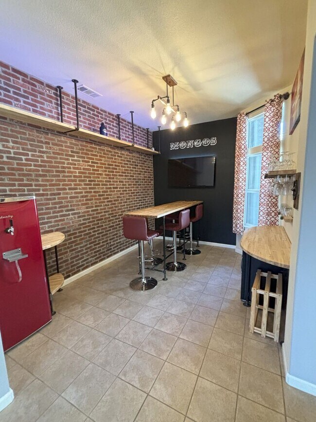 Building Photo - Sprawling Home Near UNR - One Level Living with 4 Beds - 3 Baths - 3 Car Garage