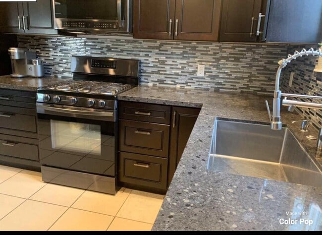 KITCHEN - 332 Burbank Rd