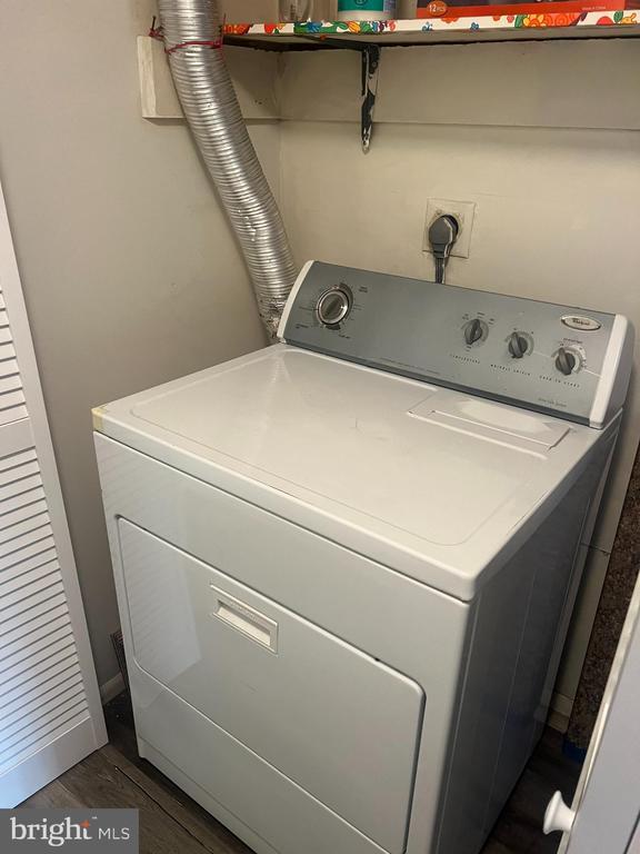 Building Photo - 2216 Sanibel Dr