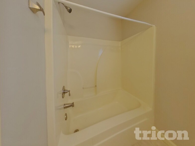 Building Photo - 1821 Binnies Way