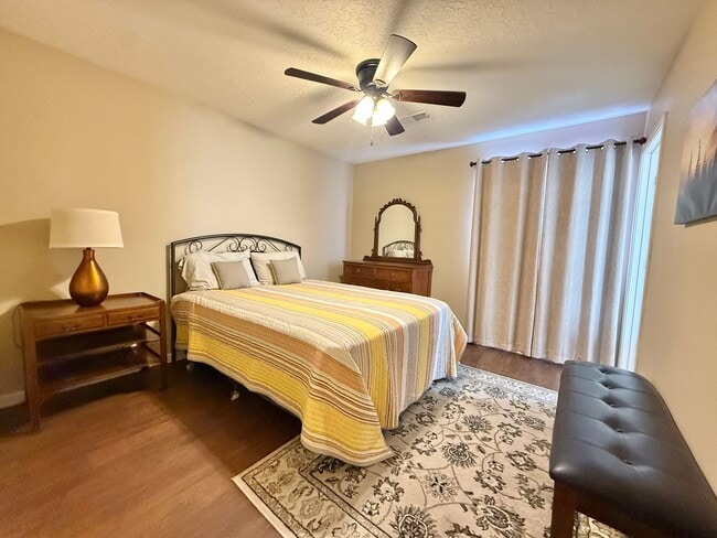 Building Photo - Beautiful Updated 3 Bedroom / 2 Bathroom Home in Prime Rio Rancho Location