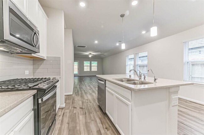 Building Photo - 17590 Rosette Grass Dr