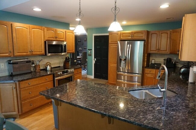 Building Photo - 60 Rockwood Dr