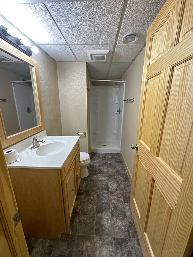 Building Photo - EZ - 202 Triplex