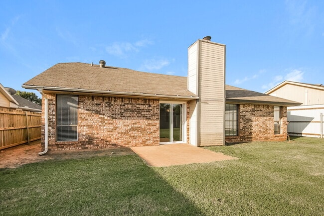 Building Photo - 1105 Northridge Rd