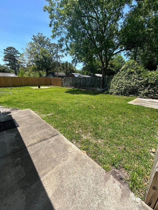 Building Photo - Charming 2 Bedroom/2.5 Bathroom home in Sandfly